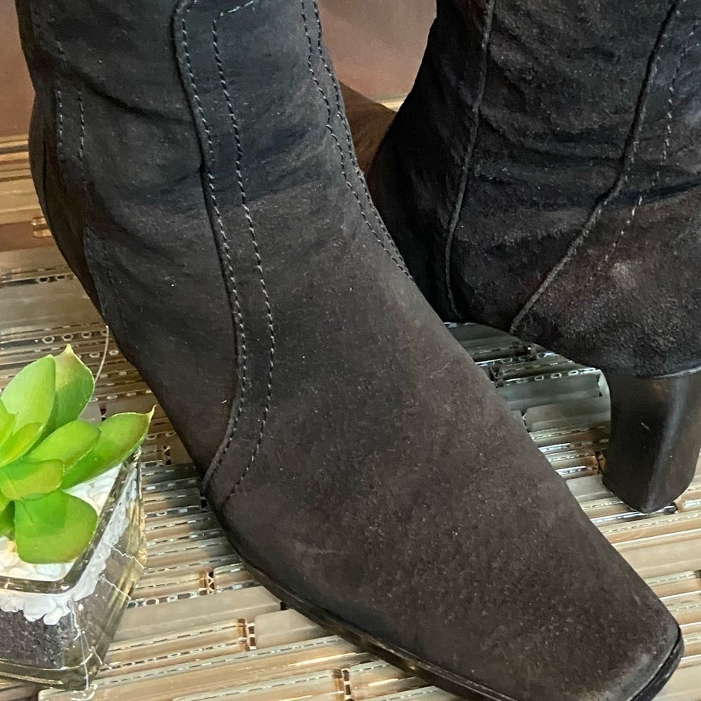 ❄️Cute  Black Suede Boots 💕 - Picture 11 of 15